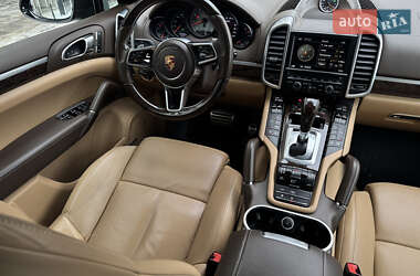Внедорожник / Кроссовер Porsche Cayenne 2015 в Киеве