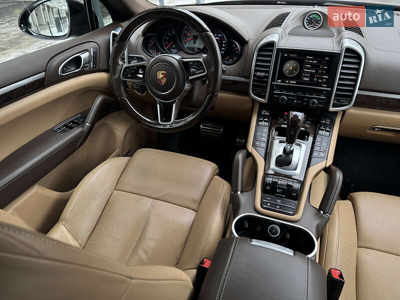 Внедорожник / Кроссовер Porsche Cayenne 2015 в Киеве