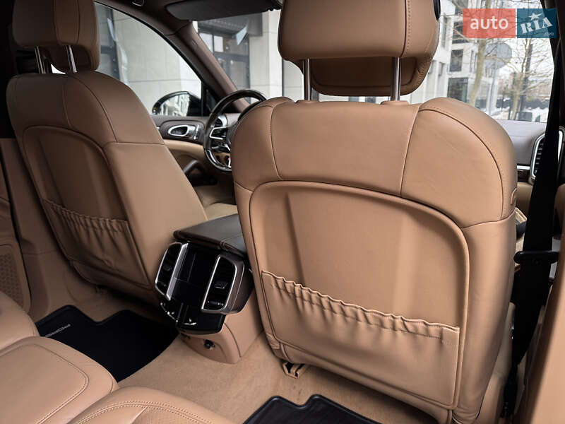 Внедорожник / Кроссовер Porsche Cayenne 2015 в Киеве