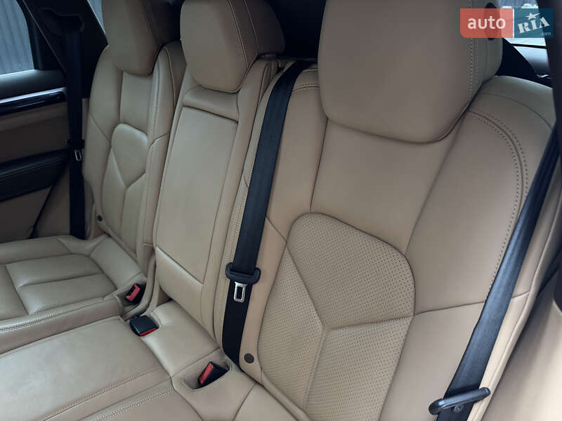 Внедорожник / Кроссовер Porsche Cayenne 2015 в Киеве