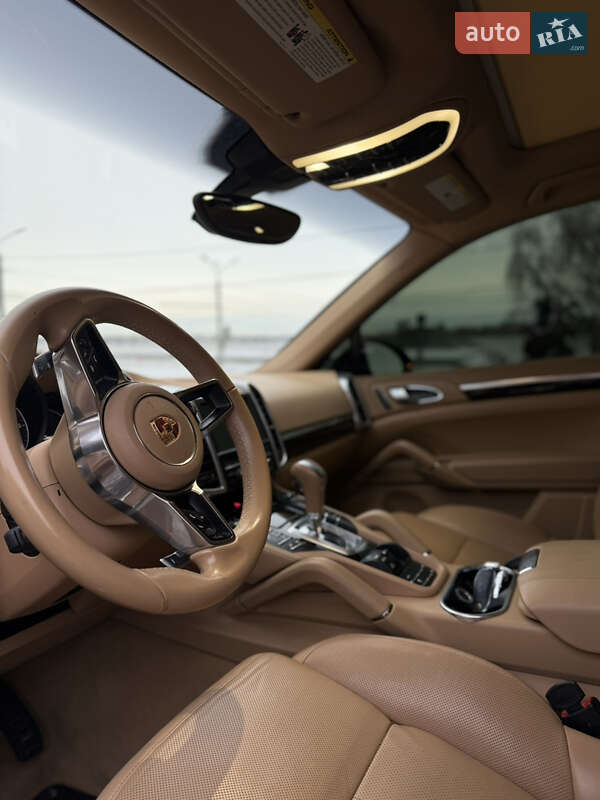 Позашляховик / Кросовер Porsche Cayenne 2015 в Дніпрі