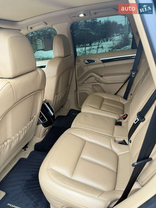 Позашляховик / Кросовер Porsche Cayenne 2015 в Дніпрі