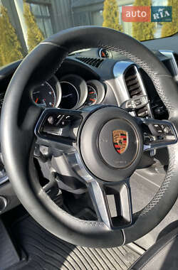 Позашляховик / Кросовер Porsche Cayenne 2016 в Києві