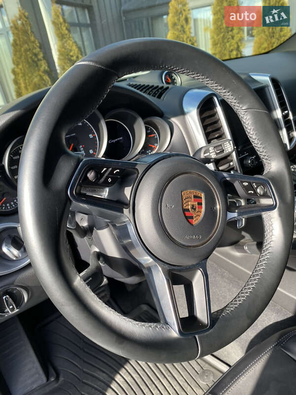 Внедорожник / Кроссовер Porsche Cayenne 2016 в Киеве