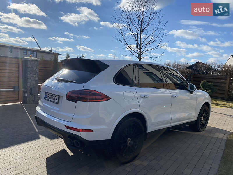 Внедорожник / Кроссовер Porsche Cayenne 2016 в Киеве