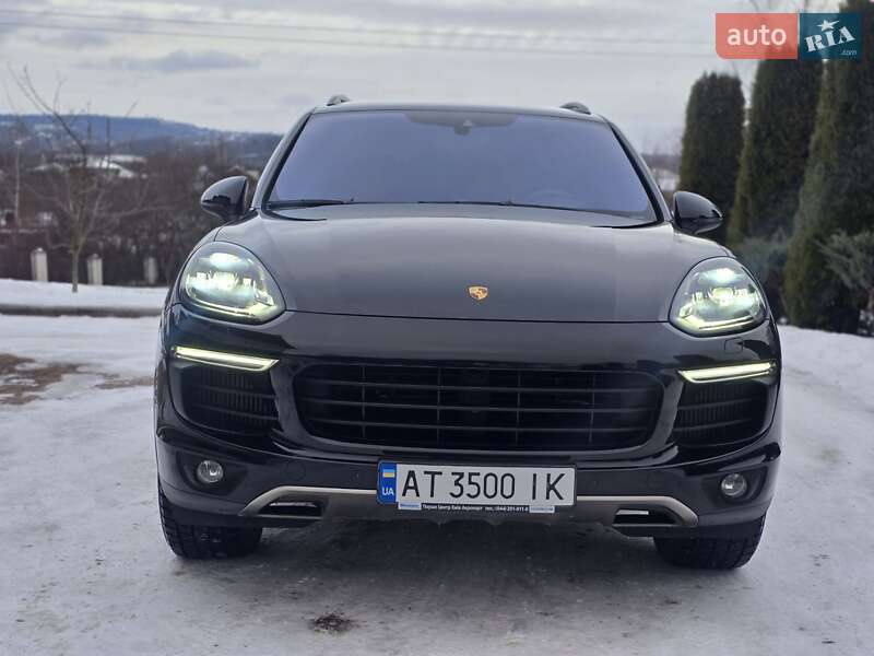 Внедорожник / Кроссовер Porsche Cayenne 2015 в Косове