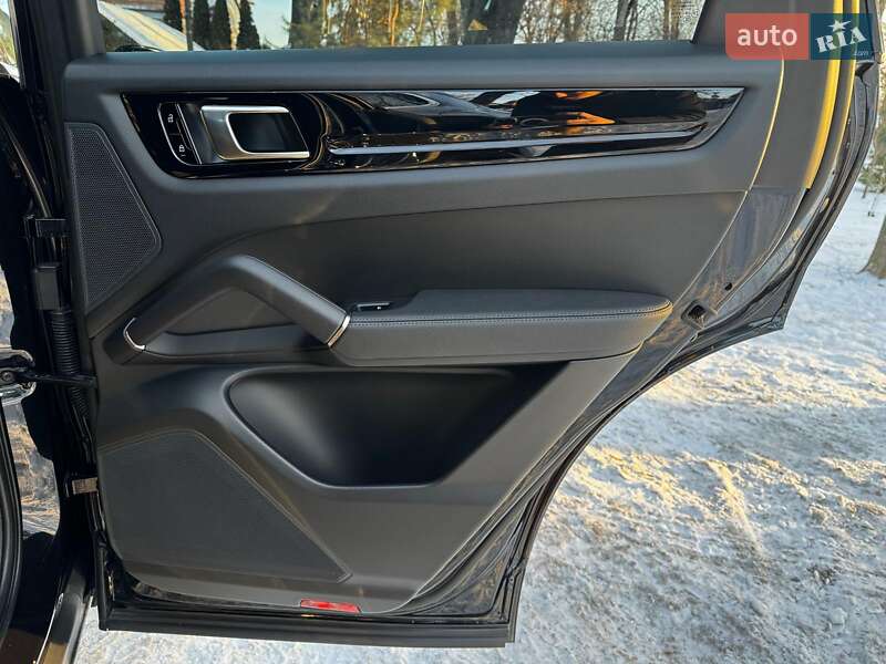 Внедорожник / Кроссовер Porsche Cayenne 2020 в Киеве