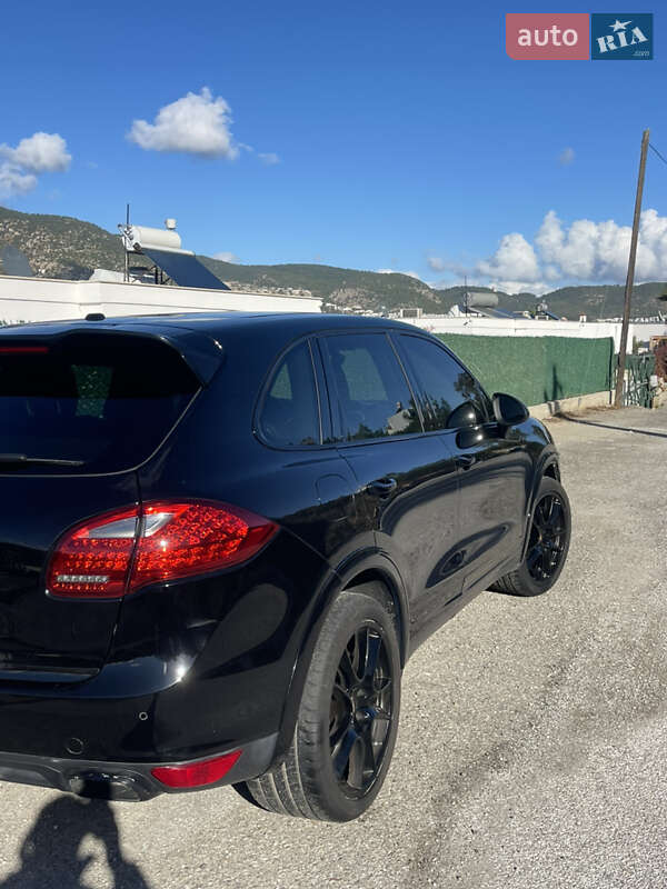 Позашляховик / Кросовер Porsche Cayenne 2012 в Ужгороді