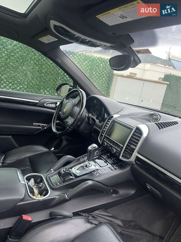 Позашляховик / Кросовер Porsche Cayenne 2012 в Ужгороді
