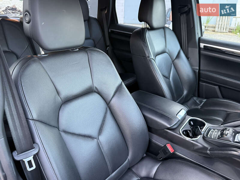 Внедорожник / Кроссовер Porsche Cayenne 2011 в Ровно
