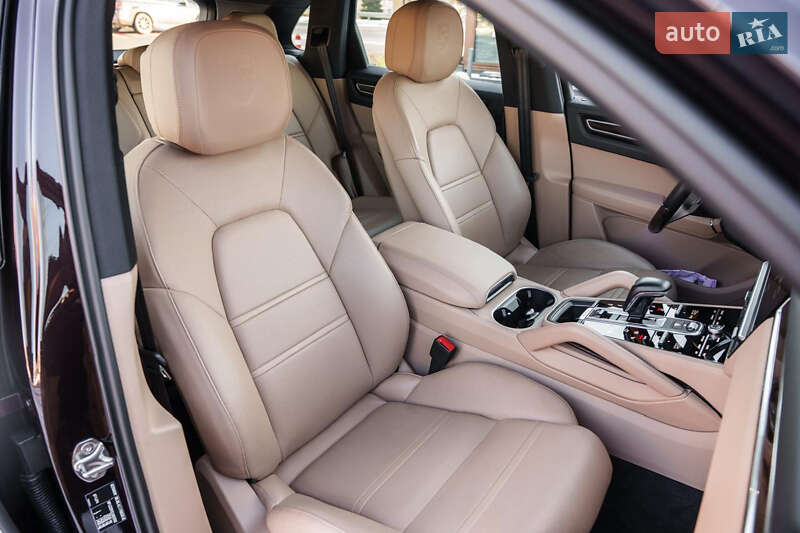 Внедорожник / Кроссовер Porsche Cayenne 2019 в Киеве