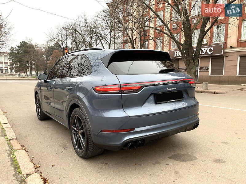 Внедорожник / Кроссовер Porsche Cayenne 2019 в Киеве