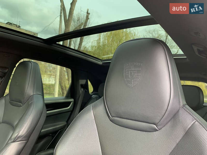 Внедорожник / Кроссовер Porsche Cayenne 2019 в Киеве