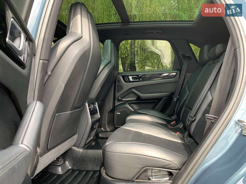 Внедорожник / Кроссовер Porsche Cayenne 2019 в Киеве