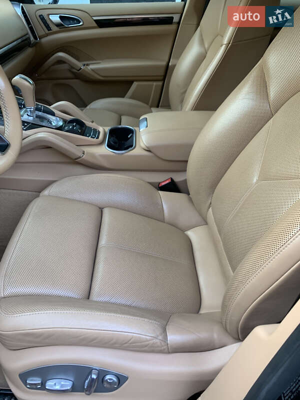 Внедорожник / Кроссовер Porsche Cayenne 2016 в Виннице