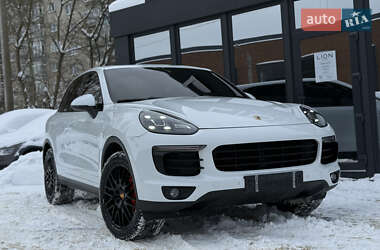Позашляховик / Кросовер Porsche Cayenne 2016 в Львові