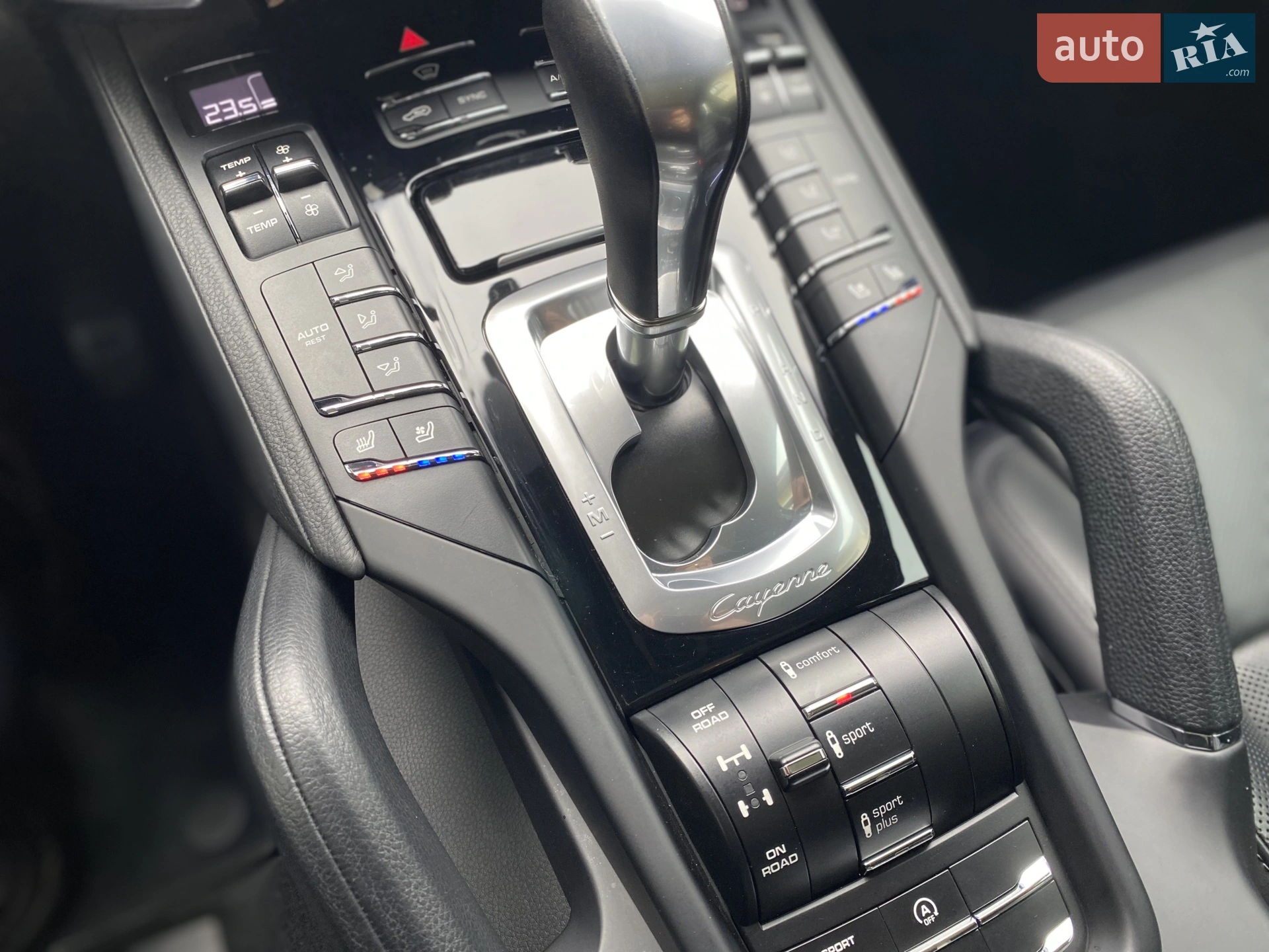 2016 Porsche Cayenne - мініатюра 29
