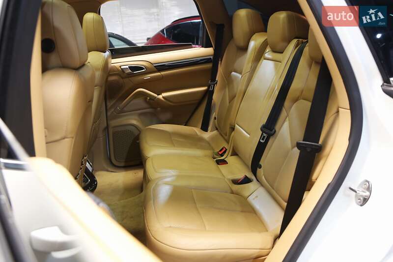 Внедорожник / Кроссовер Porsche Cayenne 2013 в Киеве