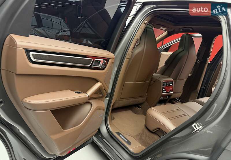 Внедорожник / Кроссовер Porsche Cayenne 2022 в Киеве