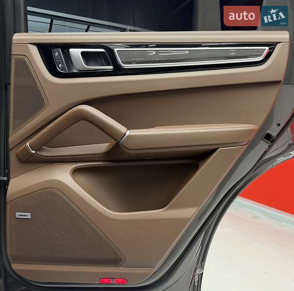 Внедорожник / Кроссовер Porsche Cayenne 2022 в Киеве