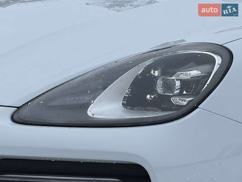 Внедорожник / Кроссовер Porsche Cayenne 2018 в Киеве