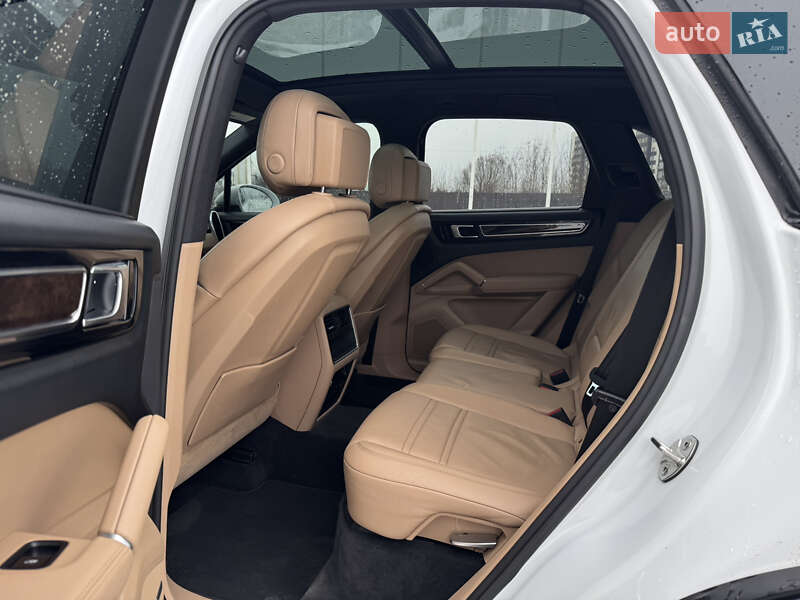 Внедорожник / Кроссовер Porsche Cayenne 2018 в Киеве