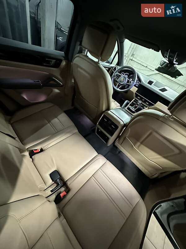 Внедорожник / Кроссовер Porsche Cayenne 2021 в Киеве