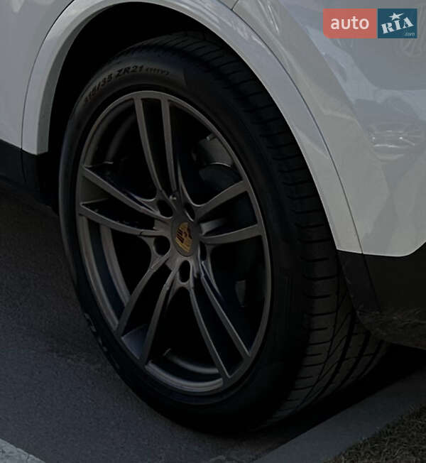 Внедорожник / Кроссовер Porsche Cayenne 2021 в Киеве