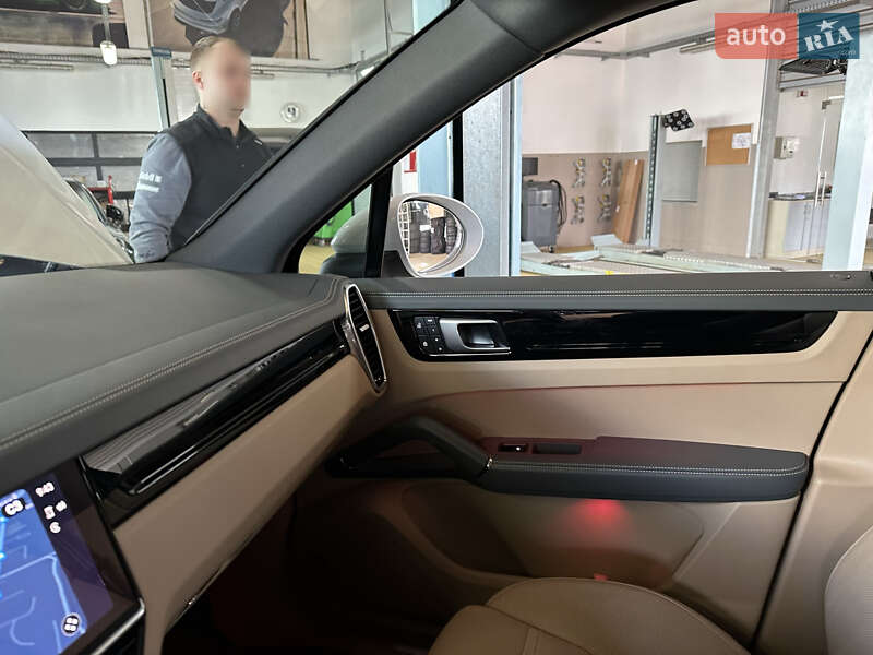 Внедорожник / Кроссовер Porsche Cayenne 2021 в Киеве
