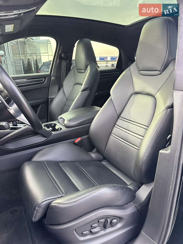 Внедорожник / Кроссовер Porsche Cayenne 2022 в Киеве