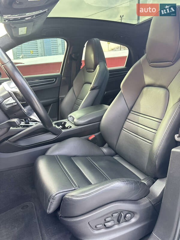 Внедорожник / Кроссовер Porsche Cayenne 2022 в Киеве