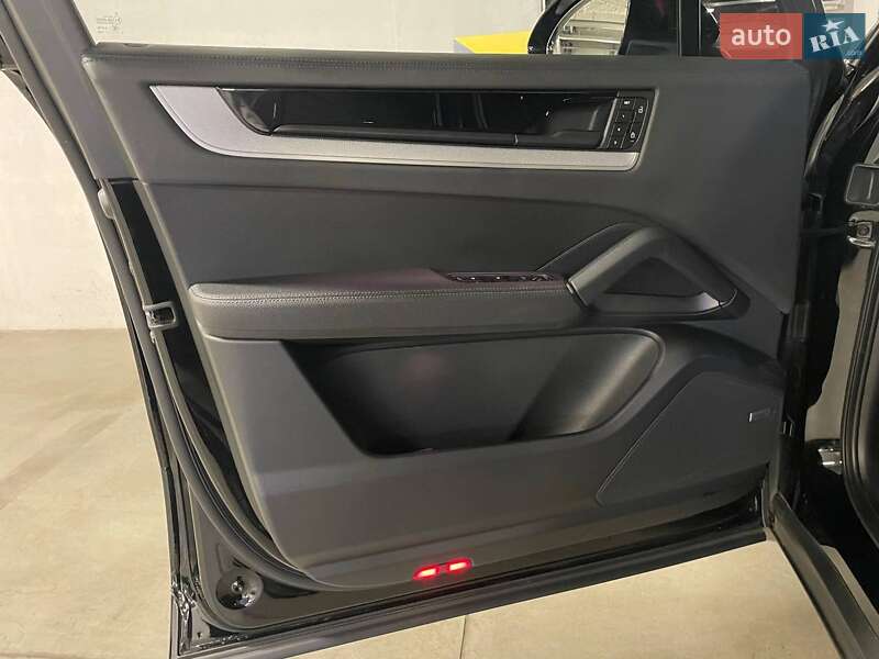 Внедорожник / Кроссовер Porsche Cayenne 2023 в Киеве фото 38 Внедорожник / Кроссовер Porsche Cayenne 2023 в Киеве