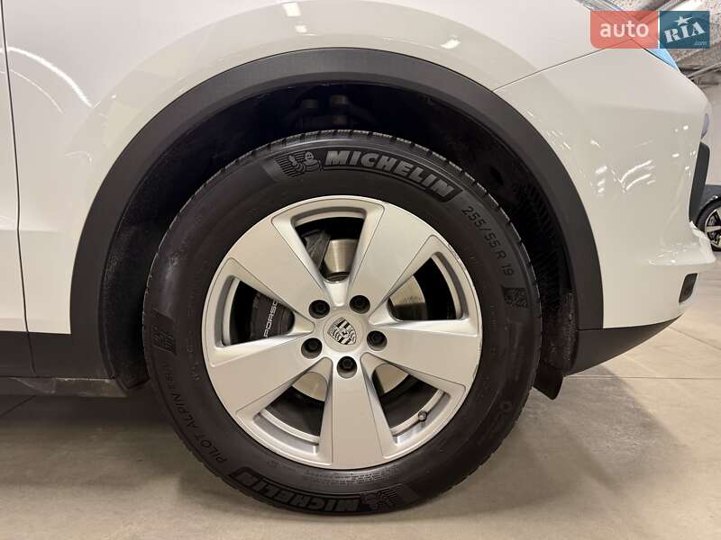 Внедорожник / Кроссовер Porsche Cayenne 2019 в Киеве