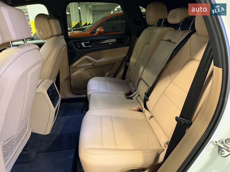 Внедорожник / Кроссовер Porsche Cayenne 2019 в Киеве