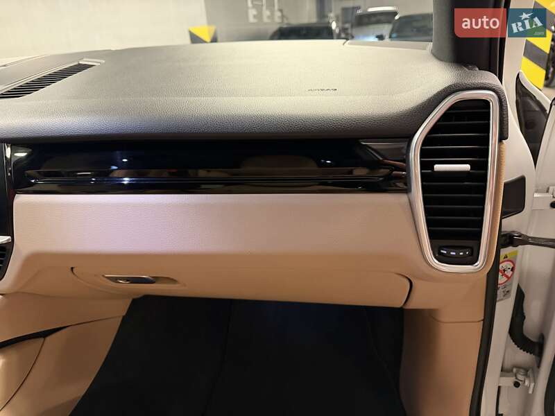 Внедорожник / Кроссовер Porsche Cayenne 2019 в Киеве