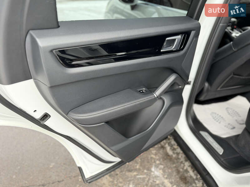 Внедорожник / Кроссовер Porsche Cayenne 2018 в Киеве