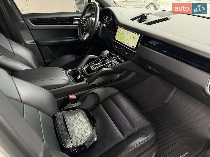 Внедорожник / Кроссовер Porsche Cayenne 2018 в Киеве