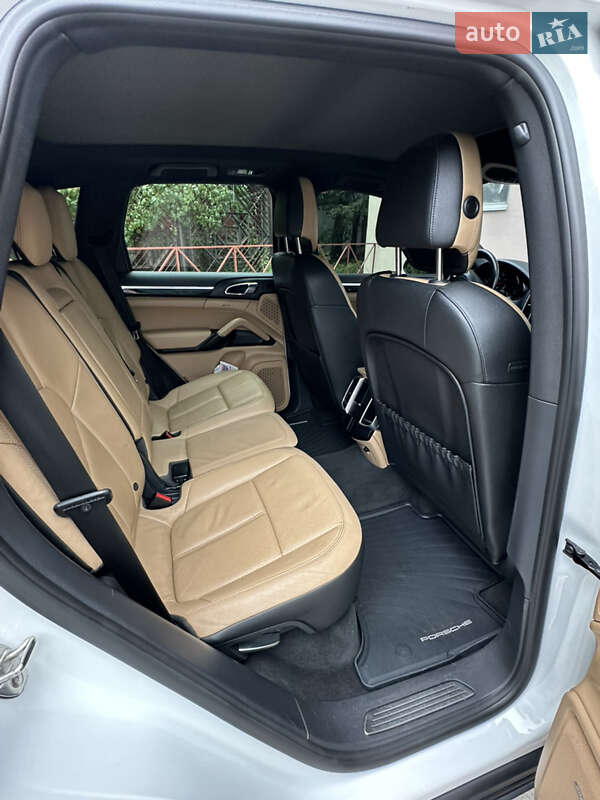 Внедорожник / Кроссовер Porsche Cayenne 2014 в Днепре