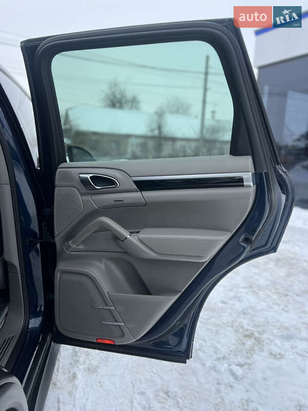 Внедорожник / Кроссовер Porsche Cayenne 2012 в Виннице