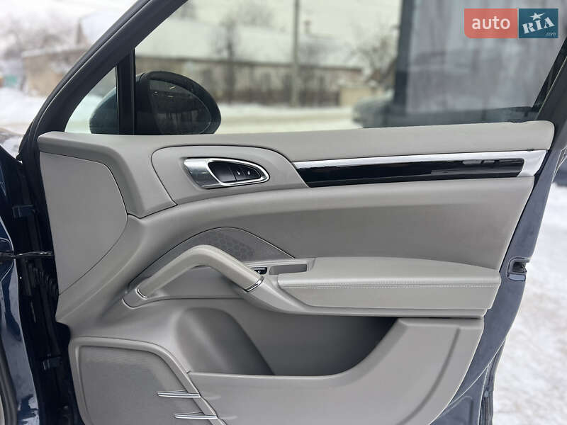 Внедорожник / Кроссовер Porsche Cayenne 2012 в Виннице