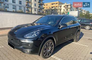Внедорожник / Кроссовер Porsche Cayenne 2017 в Ужгороде