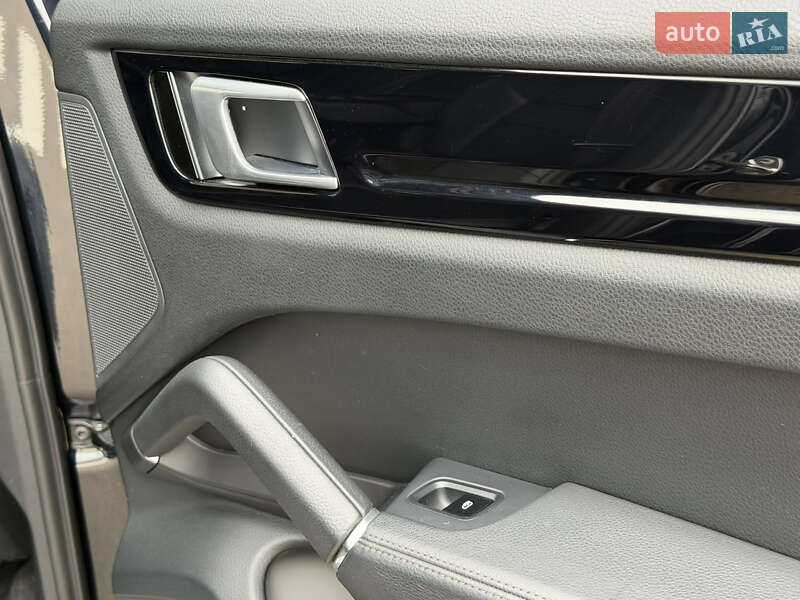 Внедорожник / Кроссовер Porsche Cayenne 2019 в Одессе
