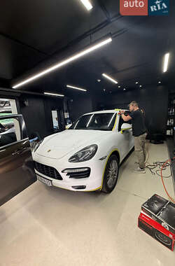 Позашляховик / Кросовер Porsche Cayenne 2013 в Києві