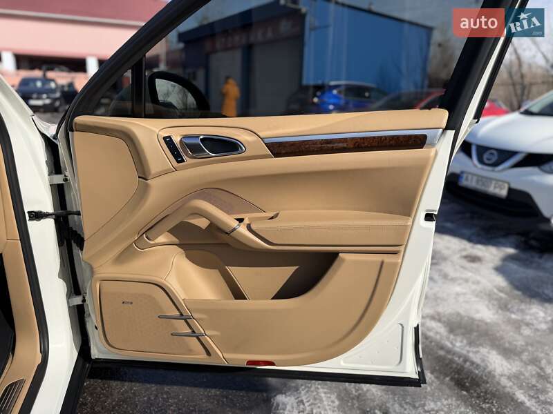 Внедорожник / Кроссовер Porsche Cayenne 2011 в Киеве фото 23 Внедорожник / Кроссовер Porsche Cayenne 2011 в Киеве