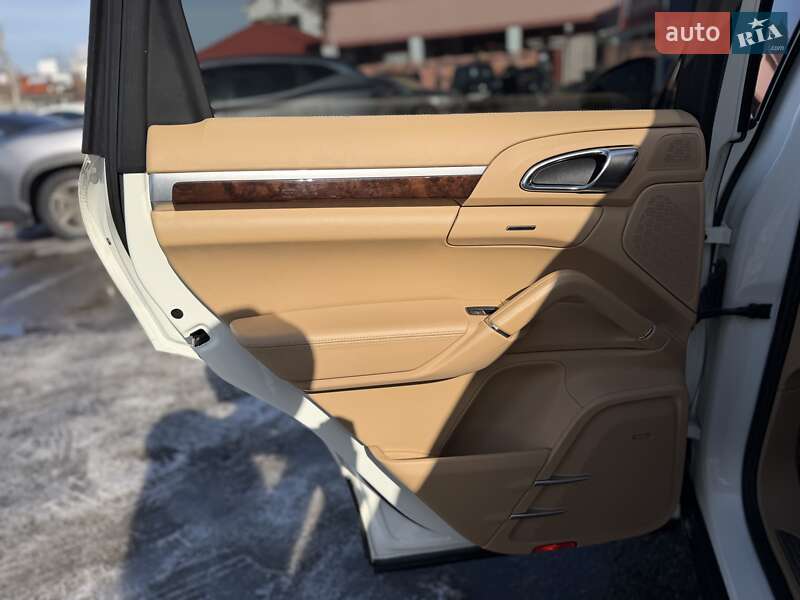 Внедорожник / Кроссовер Porsche Cayenne 2011 в Киеве фото 27 Внедорожник / Кроссовер Porsche Cayenne 2011 в Киеве