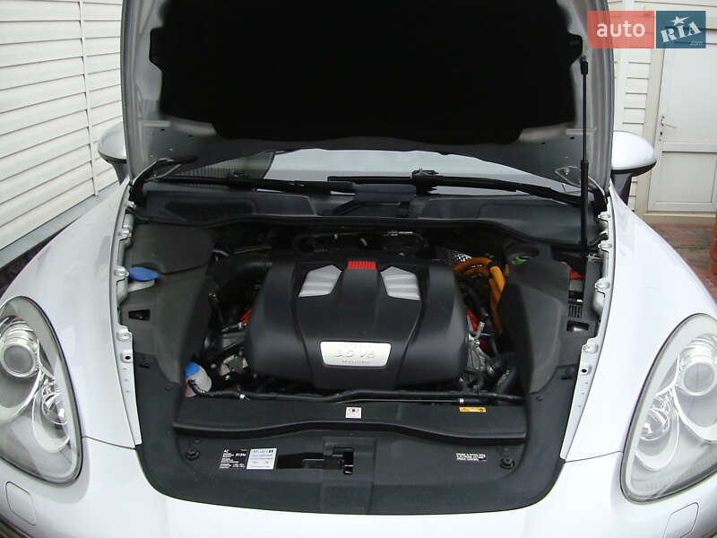 Внедорожник / Кроссовер Porsche Cayenne 2014 в Ровно