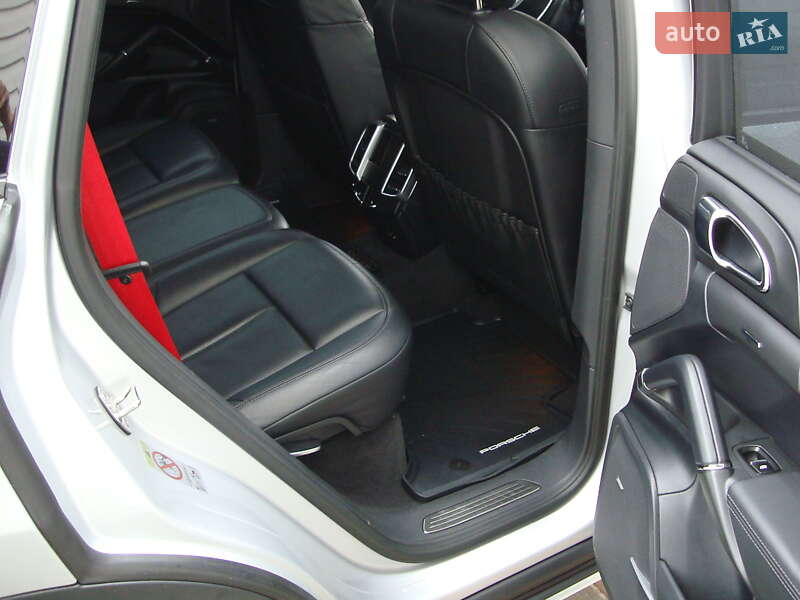 Внедорожник / Кроссовер Porsche Cayenne 2014 в Ровно