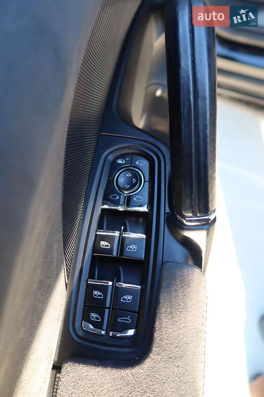 Внедорожник / Кроссовер Porsche Cayenne 2015 в Киеве