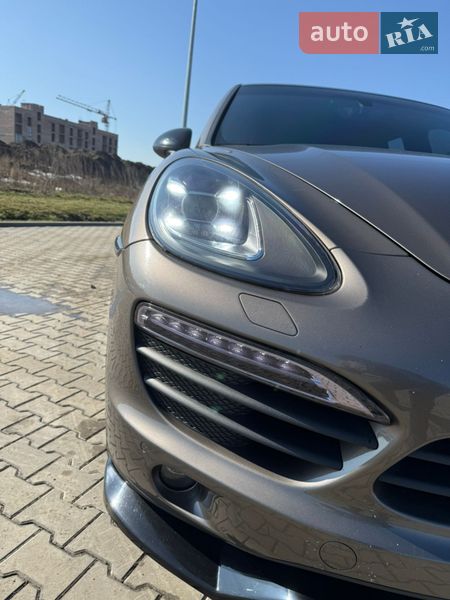 Позашляховик / Кросовер Porsche Cayenne 2012 в Луцьку