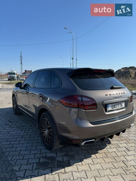 Позашляховик / Кросовер Porsche Cayenne 2012 в Луцьку